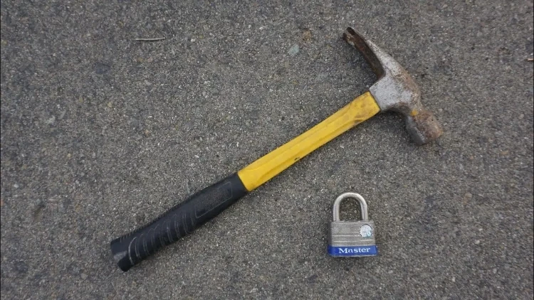 The Hammer Technique For Open A Padlock